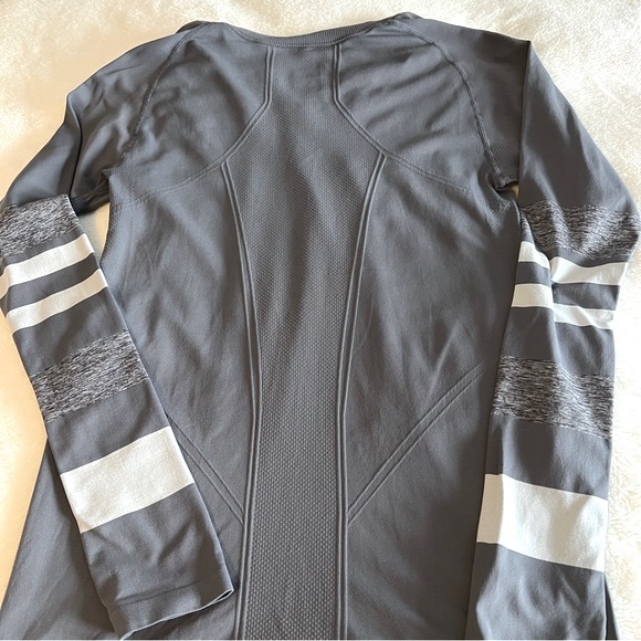 Zella Workout Top🤍 - Picture 4 of 12